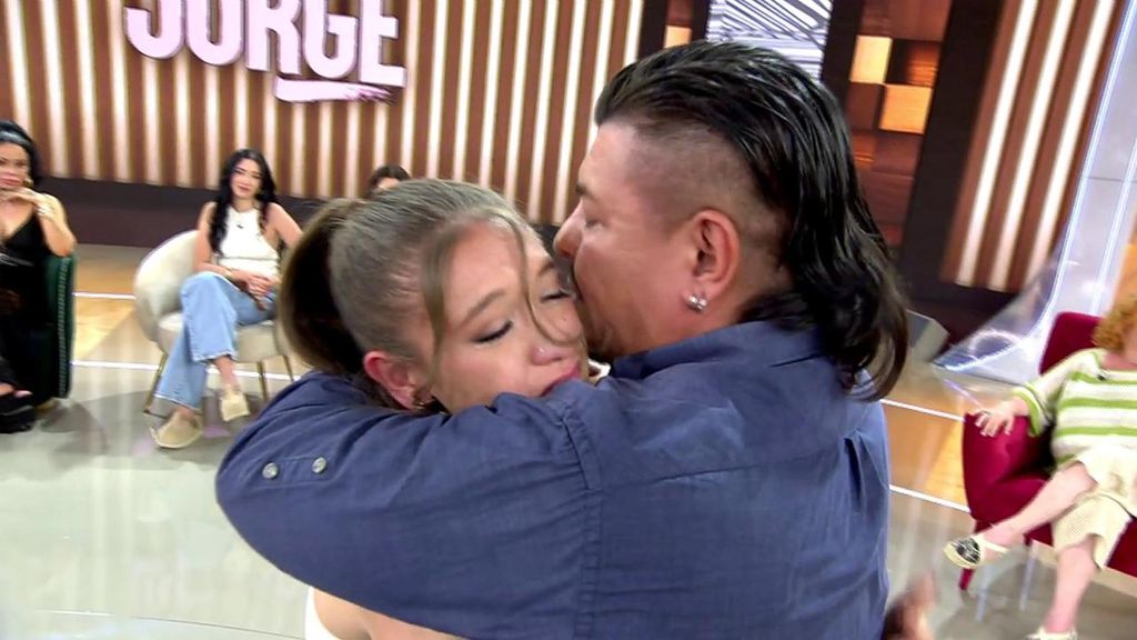 El emotivo reencuentro de un padre con su hija 15 años después: “Estoy temblando”